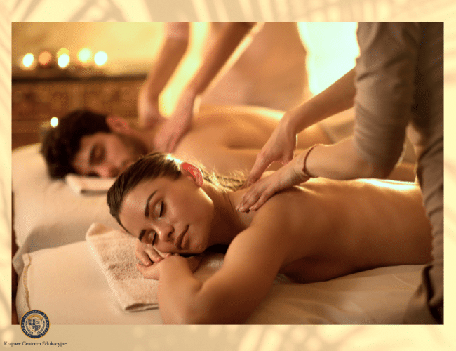 Para otrzymująca masaż relaksacyjny w atmosferze spa ze świecami
