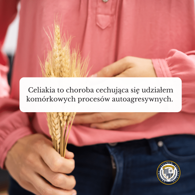 Zdjęcie kobiety trzymającej się nza brzuch, która w drugiej ręce trzyma zboże. Nawiązuje to do nietolerancji glutenu. Napis na środku: Celiakia to choroba cechująca się udziałem komórkowych procesów autoagresywnych.