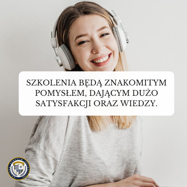 Napis: Szkolenia będą znakomitym pomysłem dającym dużo satysfakcji oraz wiedzy. W tle uśmiechnięta kobieta w słuchawkach.