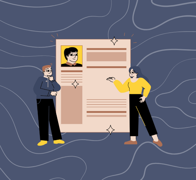 Ilustracja przedstawiająca dwóch rekruterów analizujących CV kandydata ze zdjęciem. Grafika ilustruje proces selekcji aplikacji podczas rekrutacji, co jest kluczowym elementem w procesie jak znaleźć pracę