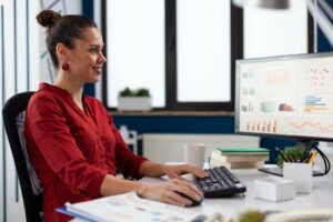 Kursantka kursu Excel Podstawowy na platformie Excel Podstawowy